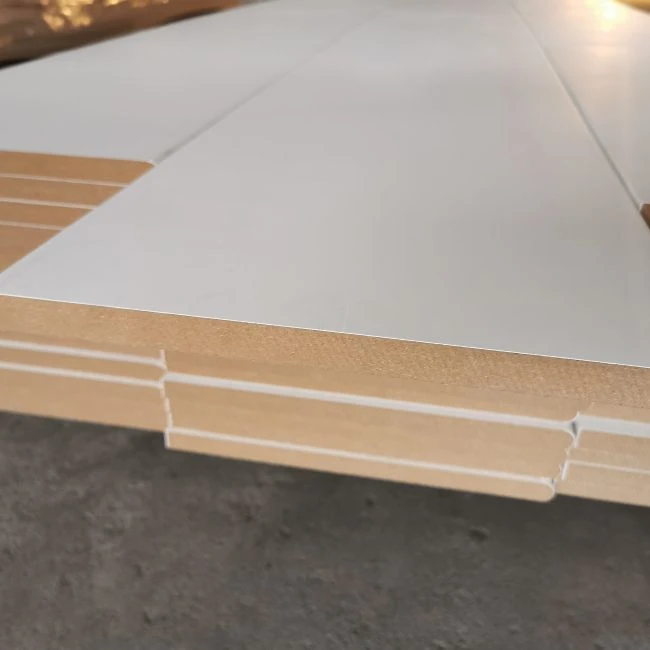 Plinthes de moulures en MDF tout usage